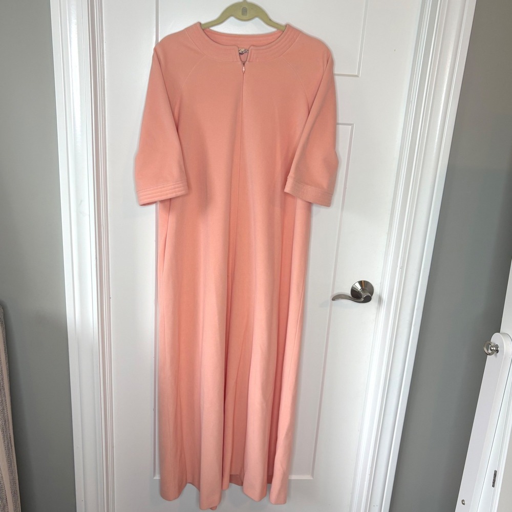 Vintage Vanity Fair Peach Pink Velour Maxi Robe Zipper Front Housecoat Medium